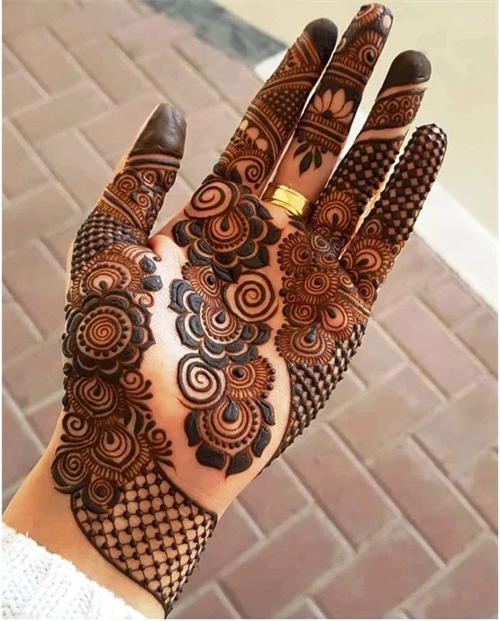 Circle And Leaf Rich Front Hand Mehndi Design Wrap